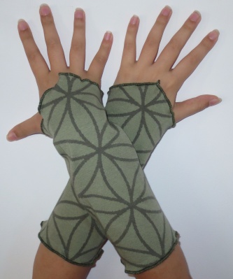 Arm-warmer olive green Flower of life